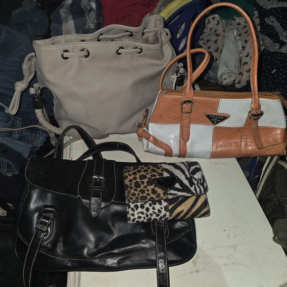 Universal Thread Black and Tan Handbag Collection - Picture 1 of 12